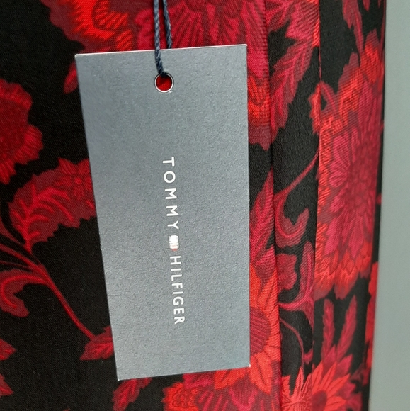 NWT! Tommy Hilfiger Floral Dress Black & Red - Picture 8 of 9
